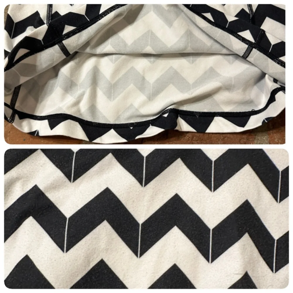 Lululemon Scoop Neck Tank in the "Arrow Chevron Polar Cream Black" pattern sz 6 - Picture 14 of 16